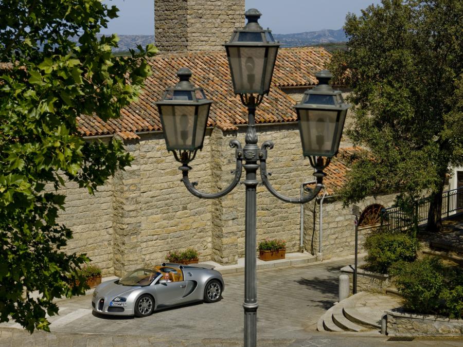  Bugatti Veyron 16.4 Grand Sport Sardinia 2009 года  (фото 6 из 12)